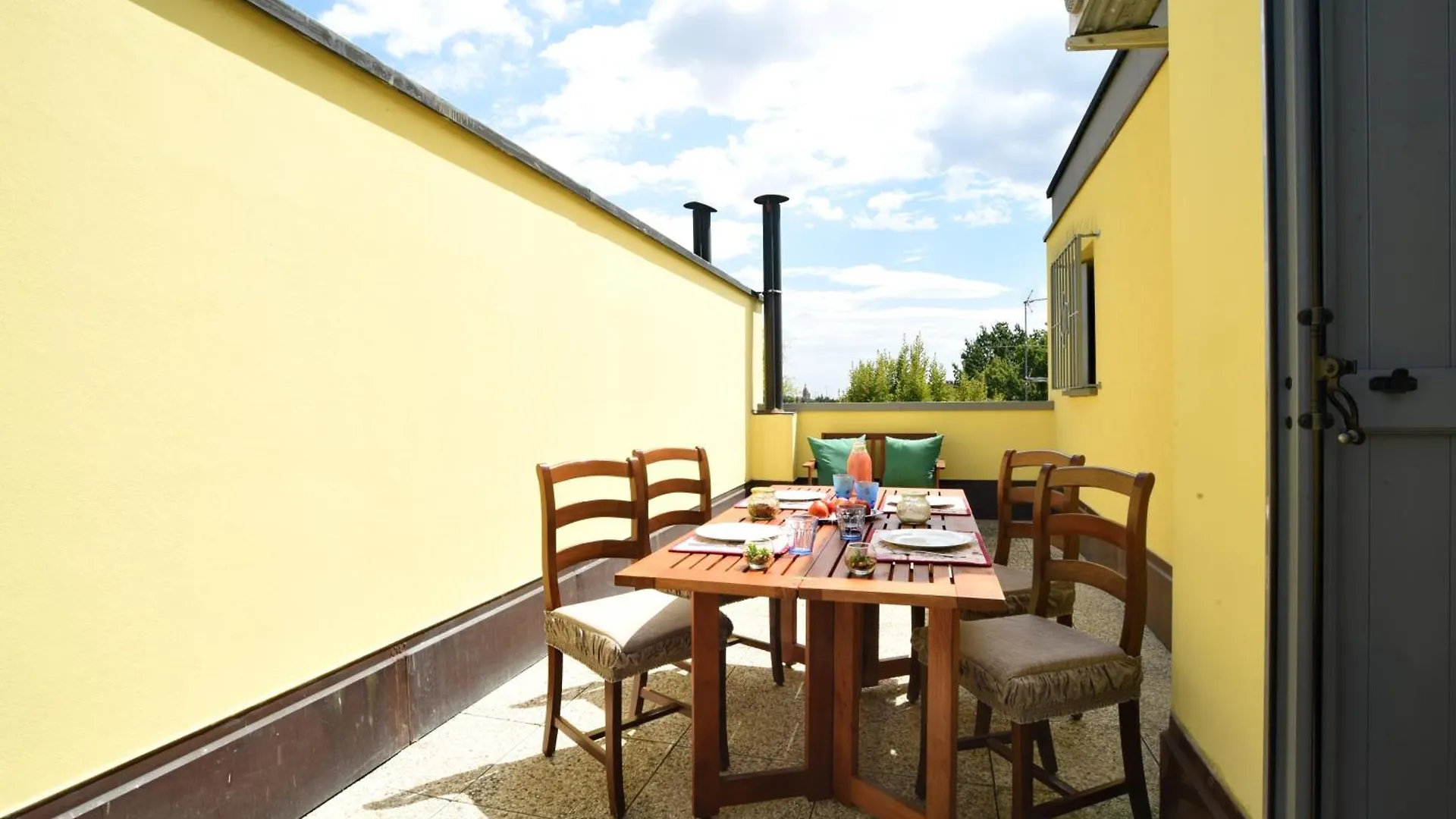 Lamborghini - Terrace And Free Wi-Fi Apartment San Giovanni in Persiceto Italy