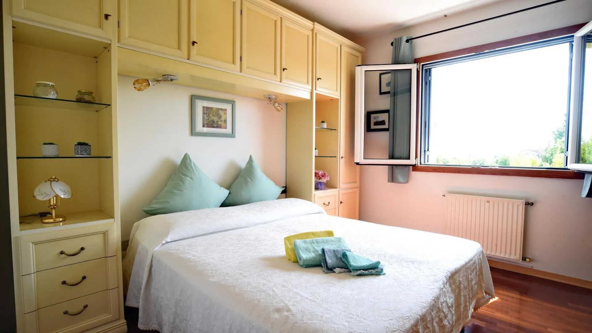 Lamborghini - Terrace And Free Wi-Fi Apartment San Giovanni in Persiceto 0*,  Italy